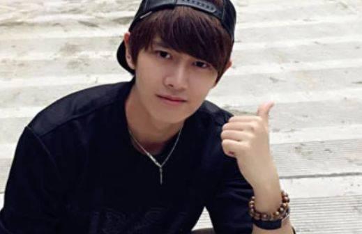 任嘉伦吃瓜娱乐圈